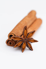 Zimtstangen und Sternanis
