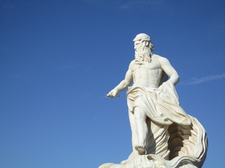 Fototapeta na wymiar Estatua de dios romano