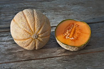 melone intero e metà