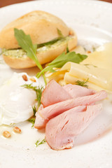 Poached egg with bacon and toast