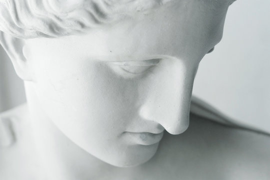 White statue of Venus