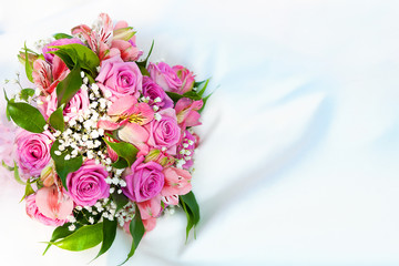 Obraz na płótnie Canvas bukiet kwiatów i ślubny