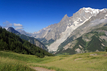 Fototapeta na wymiar Mont Blanc z Ferret Valley, Włochy
