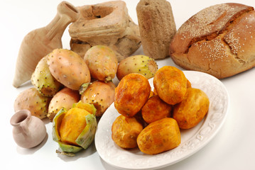 FICO DINDIA E PANE A LEGNA CON VASETTI DI TERRACOTTA