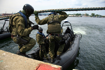 Boarding a ship – soldier. The Marine special forces