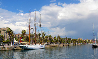 Fototapeta na wymiar sailing ship in port of Barcelona, Port Vell, Spain