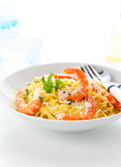 Spaghetti with prawns