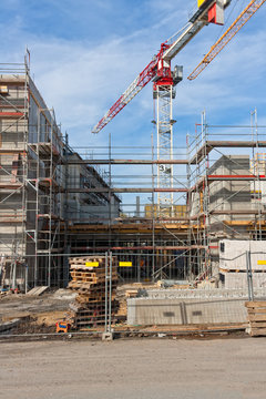 Baustelle mit Kran