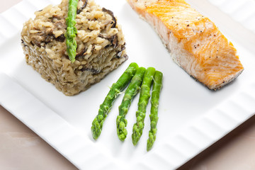 baked salmon with mushroom risotto and green asparagus