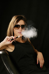 Obraz premium Frau mit iSmoke