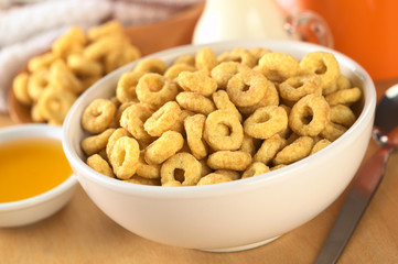 A bowl full of honey flavored cereal loops