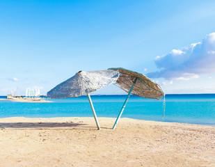 Fototapeta premium Umbrellas Wallpaper Beach