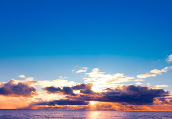 Obraz premium Clouds Beaming Darkness