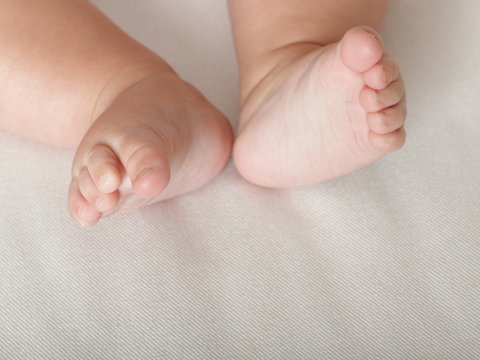 Baby foot in mother hands