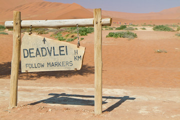 Wegweiser zum Deadvlei, Namibwüste, Namibia