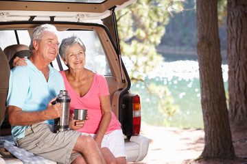 Senior couple on country picnic © Monkey Business