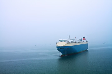 Fototapeta na wymiar Cruise stops in the sea in a foggy day