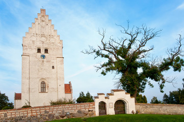 Fototapeta na wymiar Elmelunde kościół na wyspie Moen, Dania