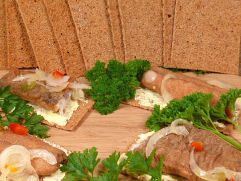 Brathering auf Crispbrot