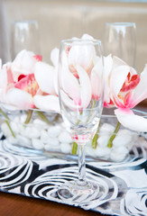 Fototapeta na wymiar served table with bouquet