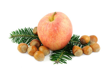 Nüsse mit Apfel