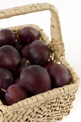 Zwetschgen im Korb-3