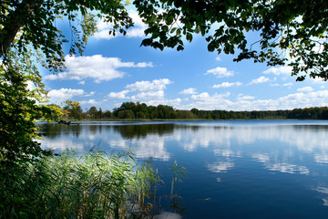Fototapeta na wymiar countryside lake