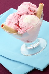 stawberry and vanilla ice cream