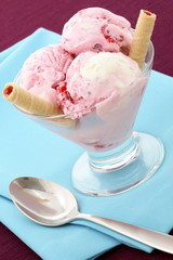 stawberry and vanilla ice cream