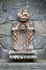 Baroque wall fountain