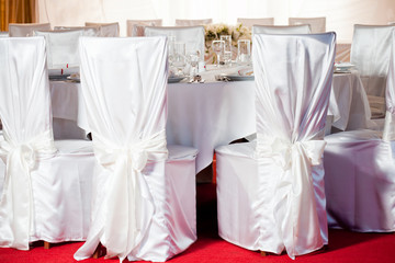 White wedding round table set