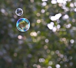 Dual bubbles flying in the air