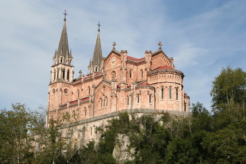 Fototapeta na wymiar Basílica de Santa María la Real de Covadonga