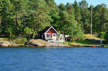 Fototapeta na wymiar Czerwony Domek na archipelagu St Anna (Szwecja)