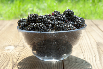 blackberries in bowl on wooden table