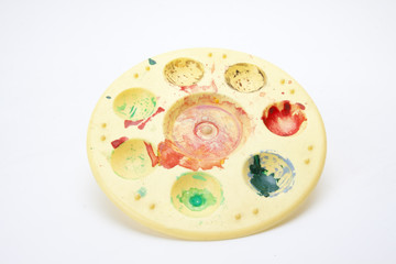 mess color plate, a mess up color plate, white.