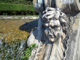 sculpture fountain