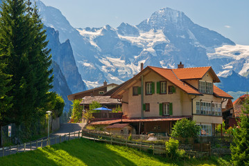 Fototapeta na wymiar dom w Wengen, Szwajcaria
