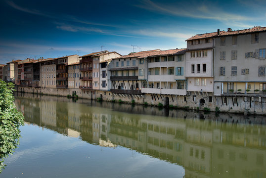 Dans la ville de Castres