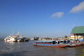 Fototapeta na wymiar Surinam - Surinam Rzeka