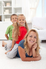 Obraz na płótnie Canvas Family quality time - woman with kids