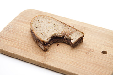 Fototapeta na wymiar Schokoladen Brot angegessen