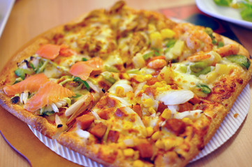 Mixed taste pizza