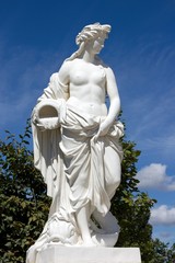 l'eau: statue de Pierre Le Gros 17ème