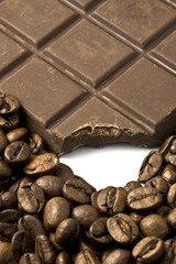 Granos de cafe con chocolate