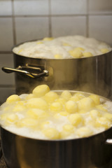 Boiling potatoes