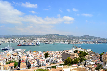 Fototapeta na wymiar Panoramiczny widok z Dalt Vila Ibiza