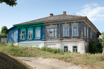 Fototapeta na wymiar Старое здание города Новохопёрск.
