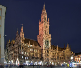 Fototapeta na wymiar Ratusz w Monachium