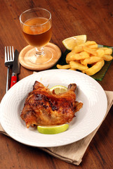 COSCIA DI POLLO   CON PATATE FRITTE